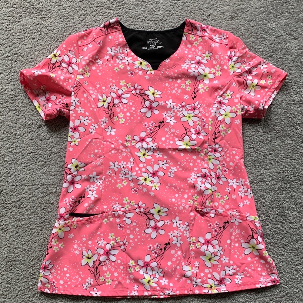Cherokee scrub top